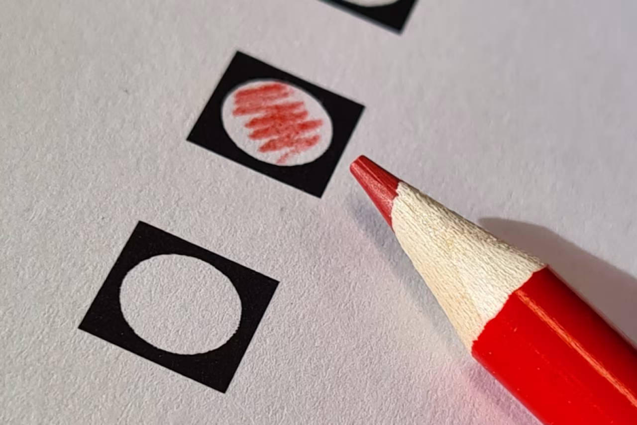 Nieuwsoverzicht 13-19 november 2023 met keuzevakjes en rood ingekleurd vakje voor selectie of besluitvorming