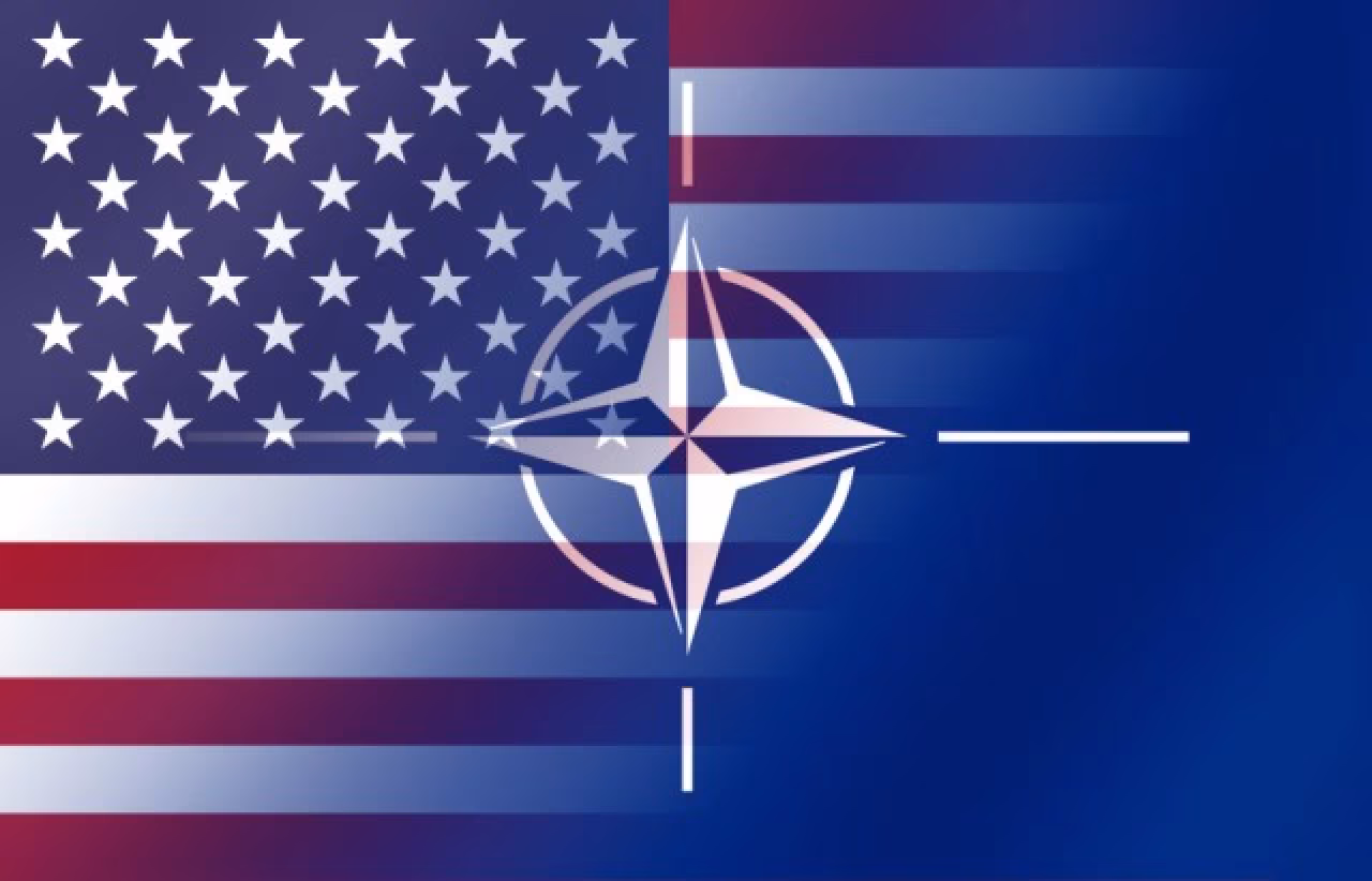 Nieuwsoverzicht 17-23 juni 2024 met samengestelde afbeelding Verenigde Staten vlag en NAVO-logo, symboliseert VS samenwerking NAVO