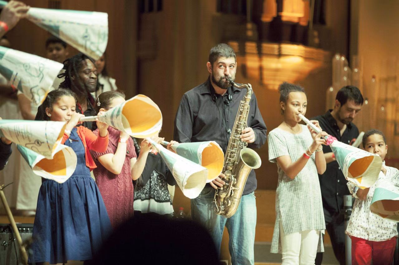 Vierde kindermuziekweek groot live online aanbod kinderen spelen met patafrica op big bang festival