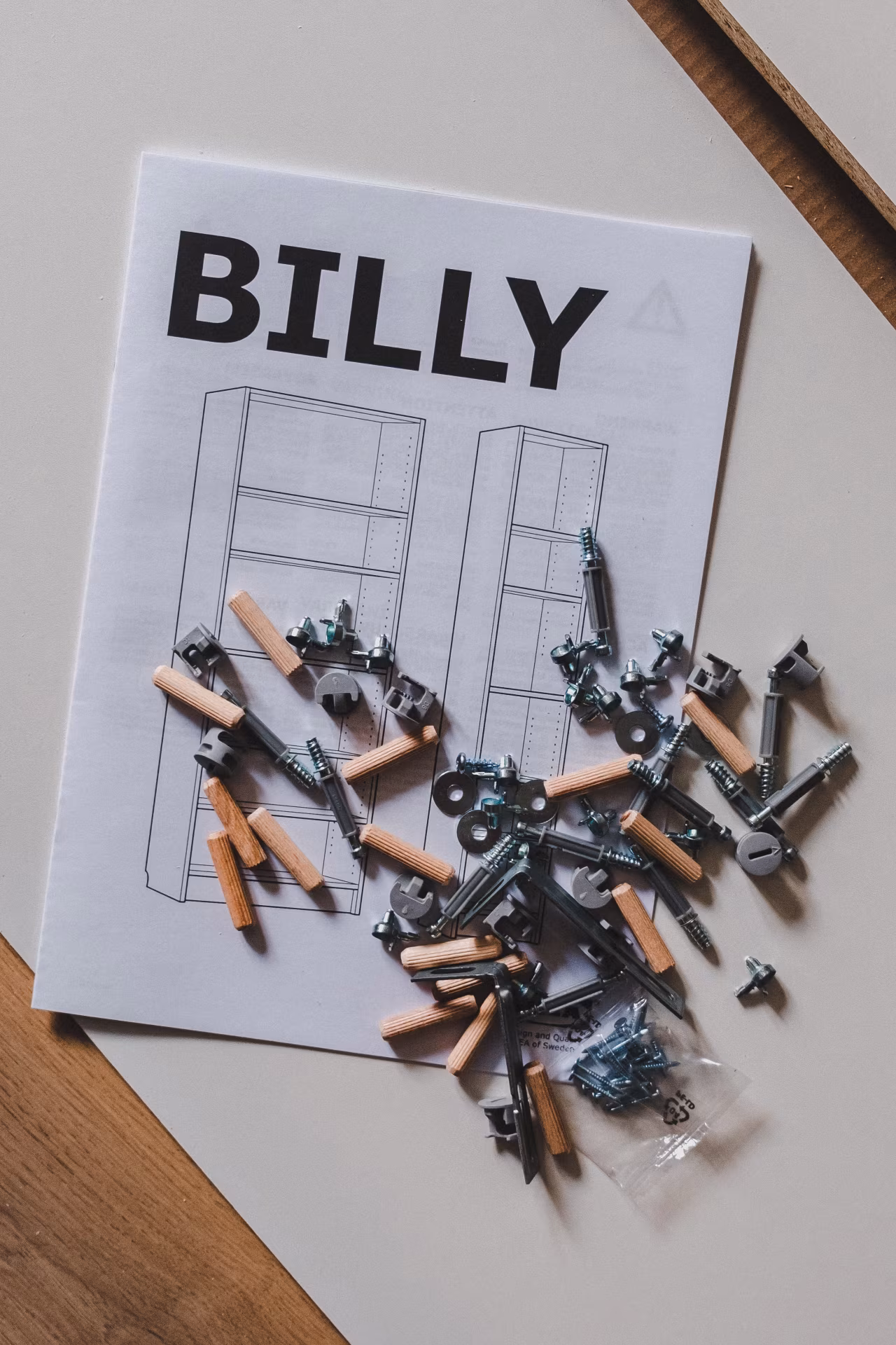 Handleiding BILLY boekenkast met montagematerialen zoals deuvels en schroeven, DIY meubelmontage geïnspireerd op (Cardio)logisch toch?!