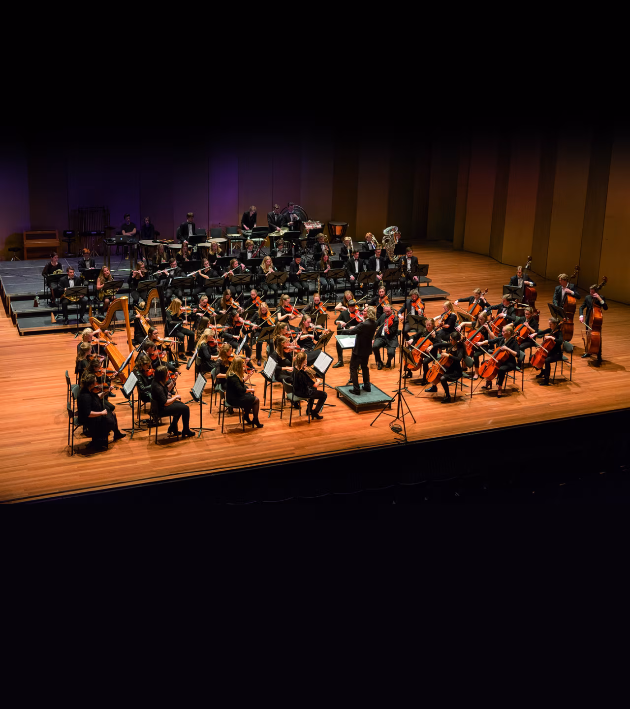 Tjsio viert 25ste verjaardag met concert reünie orkest, dirigent carl wittrock leidt symfonieorkest in muziekcentrum enschede