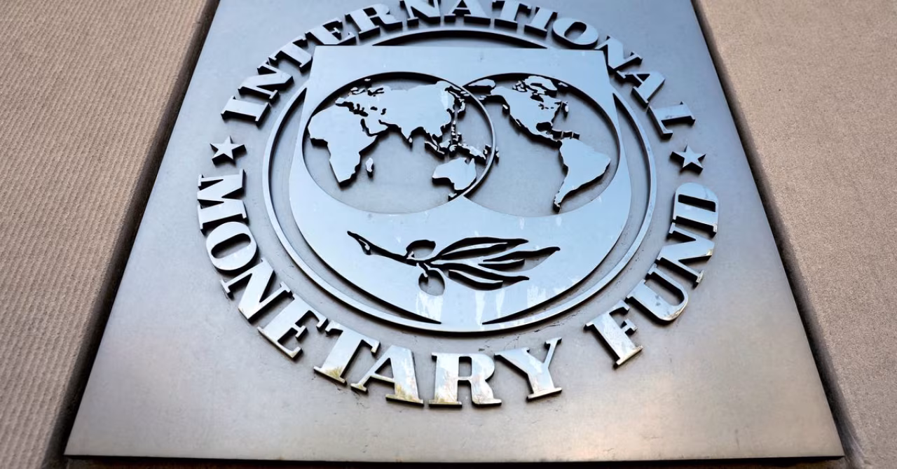 Nieuwsoverzicht 13-19 maart 2023 met IMF logo metalen plaat, Internationaal Monetair Fonds, werelddelen en olijftak